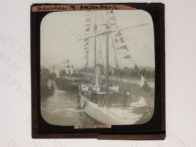 Yacht Nordmann Schiff Hafen Flaggen Edward Ward Laternenrutsche um 1900