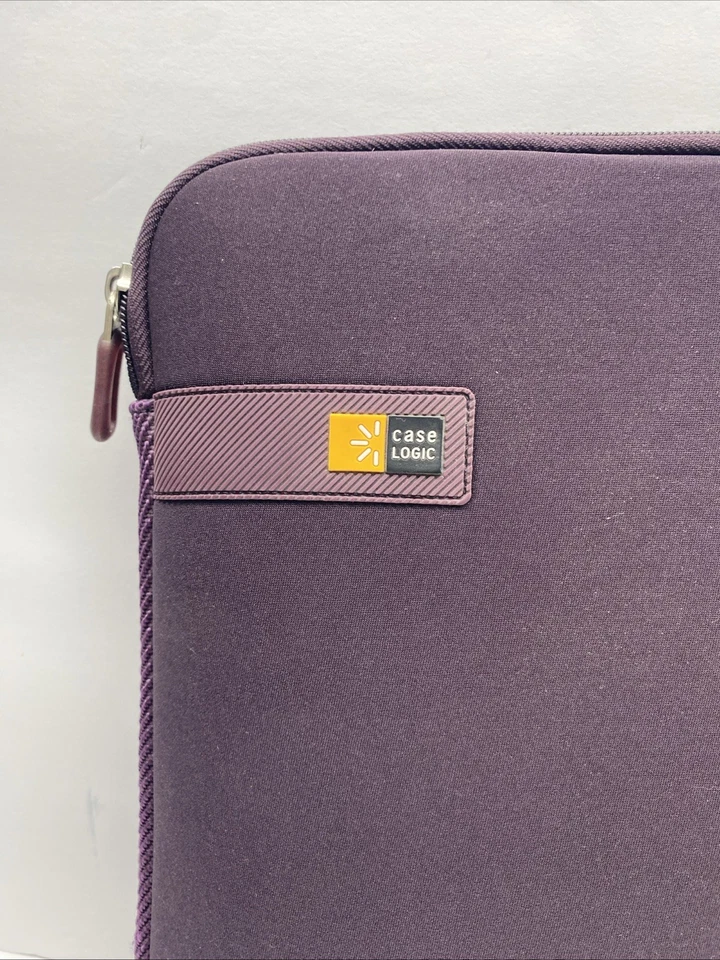 Funda para portátil CaseLogic 16" x 12" excelente estado Foto 3 de 4