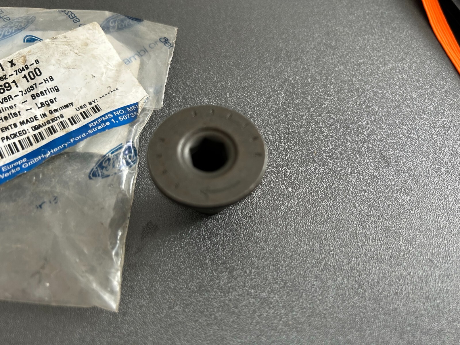 Genuine Ford Gear Output Shaft Retainer Bearing Screw 1691100 for 