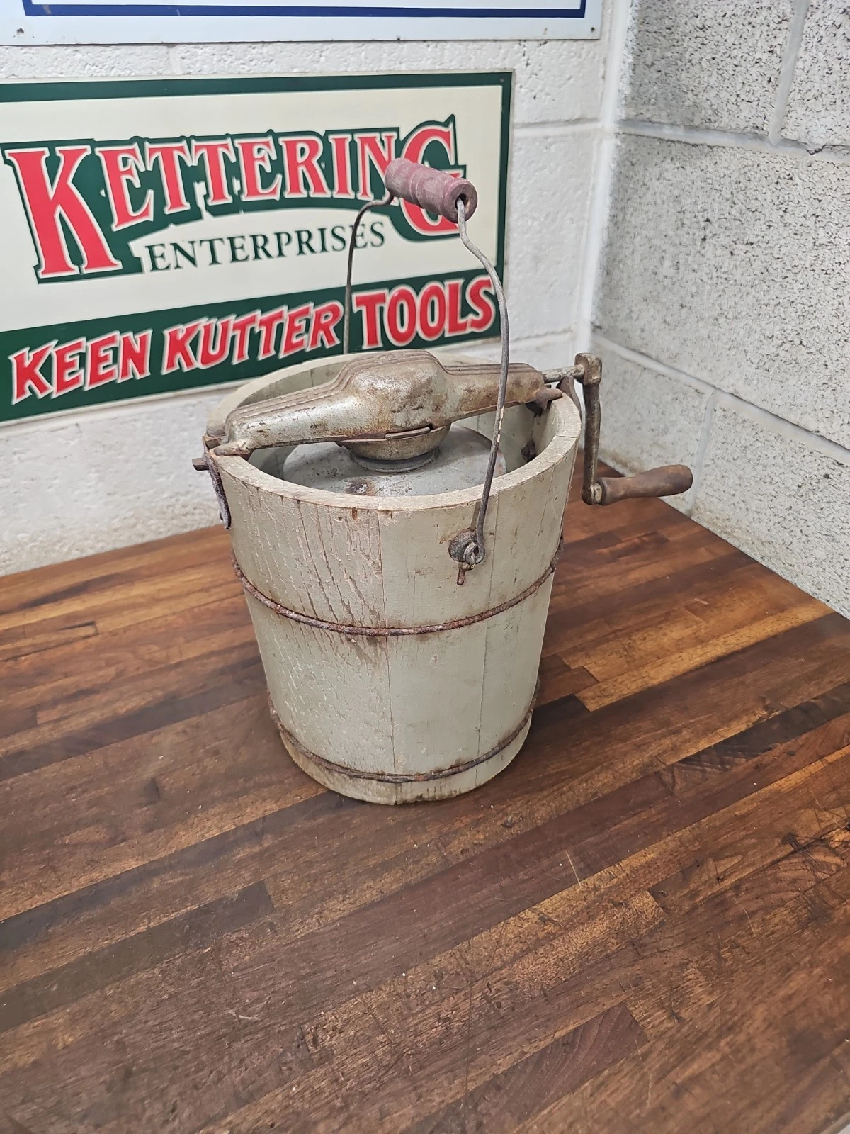 Y8- antique wood bucket Hand Crank Ice Cream Freezer Maker Complete 2 Quart
Opens in a new window or