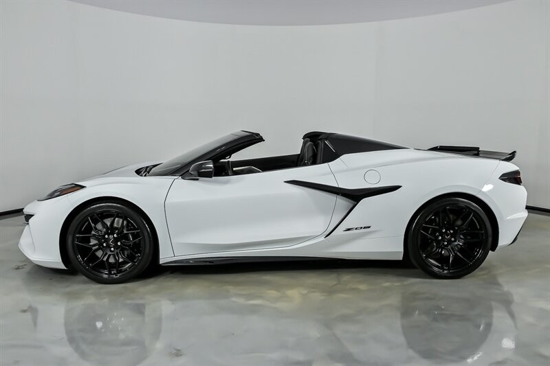 2024 Arctic White Chevrolet Corvette   | C8 Corvette Photo 9