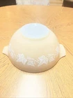 Pyrex 1 1/2 Quart Sandalwood Ivy Mixing/Serving Bowl 442 EUC Made in the USA