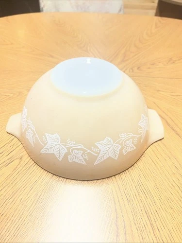 Pyrex 1 1/2 Quart Sandalwood Ivy Mixing/Serving Bowl 442 EUC Made in the USA