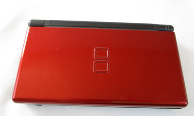 Nintendo DS Lite in crimson red + USB Ladekabel