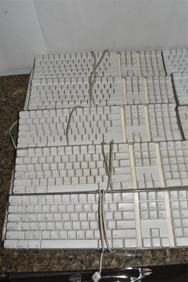 Apple A1048 USB Verkabelte Tastatur - ECHT / OEM Los Von 20 (JPV22) - Bild 2 von 4