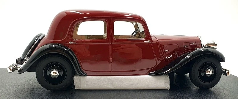 Cult 1/18 Scale Resin CML108-2 - 1935 Citroen Traction Avant 7cv - Maroon/Black - Image 3 of 4