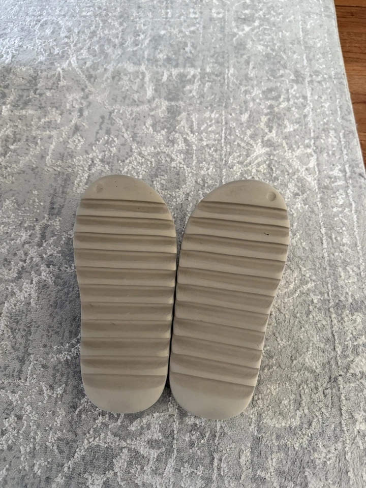Adidas Yeezy Slide Bone Hombre Talla 7 US (LIGERAMENTE USADO, TAN DESCUENTO) Foto 2 de 2