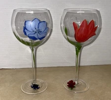 TWO 2 HAND PAINTED BLOCK FLORAL BALOON WINE GLASSES W MATCHING CHARM  NEVER USED