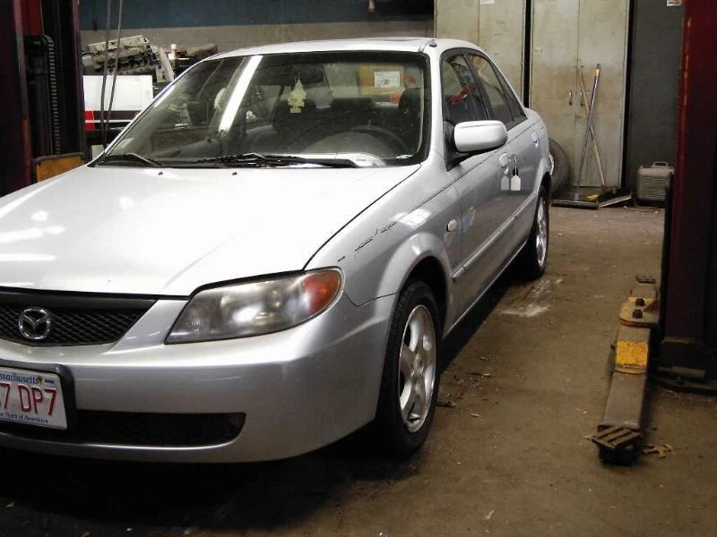 01-03 Radiador Mazda Protege 2.0 litros 4 cilindros excluyendo Mazdaspeed con aire acondicionado Foto 4 de 4