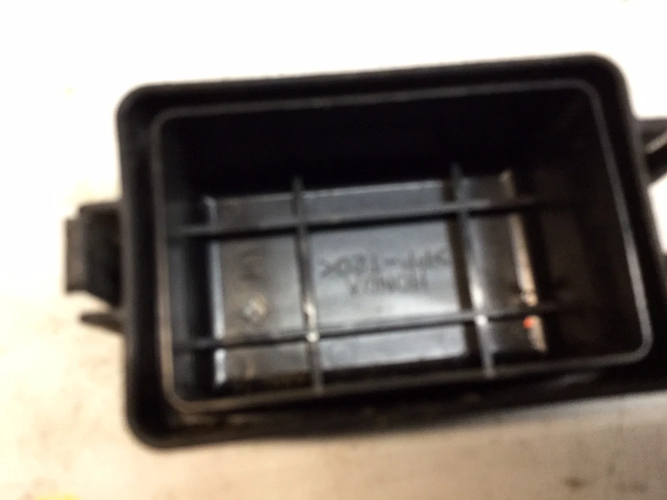 03 04 05 CAJA DE CONEXIONES RELÉ DE FUSIBLES PEQUEÑA BAHÍA DE MOTOR HONDA PILOT OEM 148C S Foto 4 de 4