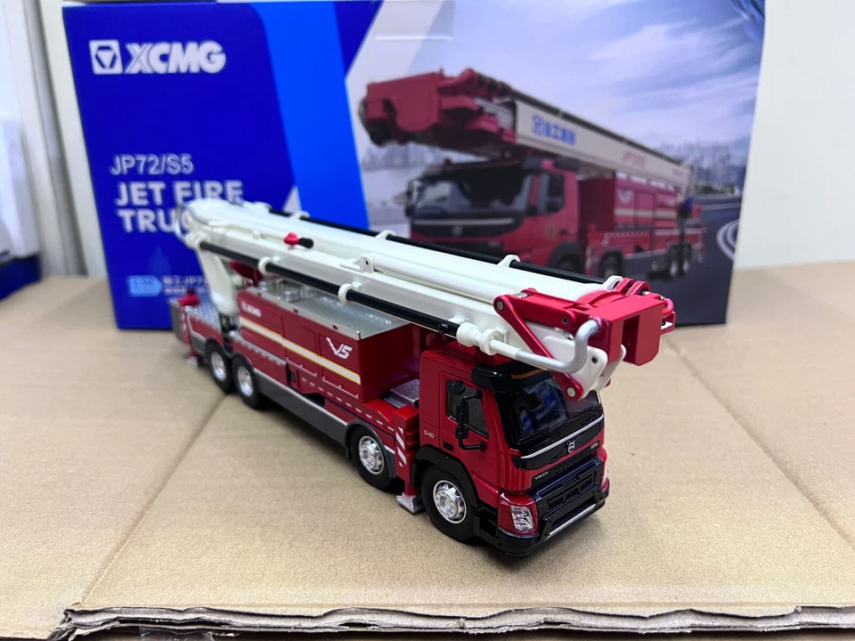 XCMG Water Towe Fire Fighting Vehicle JP72/S5 Jet Fire Truck 1:50 Scale DieCast - Image 3 of 4
