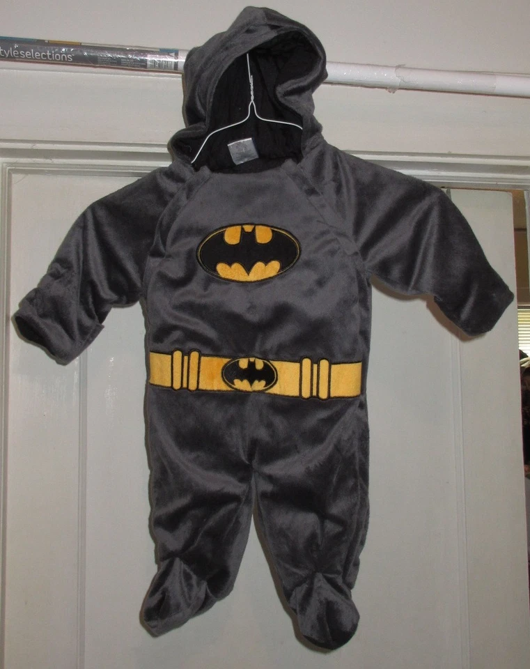 Boys' Batman Costume Super Soft 6-9 Month DC Comics Great Used Halloween OnePc - Image 2 of 4