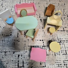 Muebles de madera para muñecas artesanales para niños 10 piezas mesas - sillas - etc.