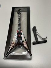 DEAN Dave Mustaine Mini Gitarre mit Ständer - 25 cm MEGADETH