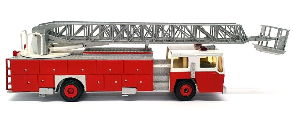 Conrad 1/50 Scale FE253 - E-One Fire Engine Truck Ladder - Red/White - Image 3 of 4