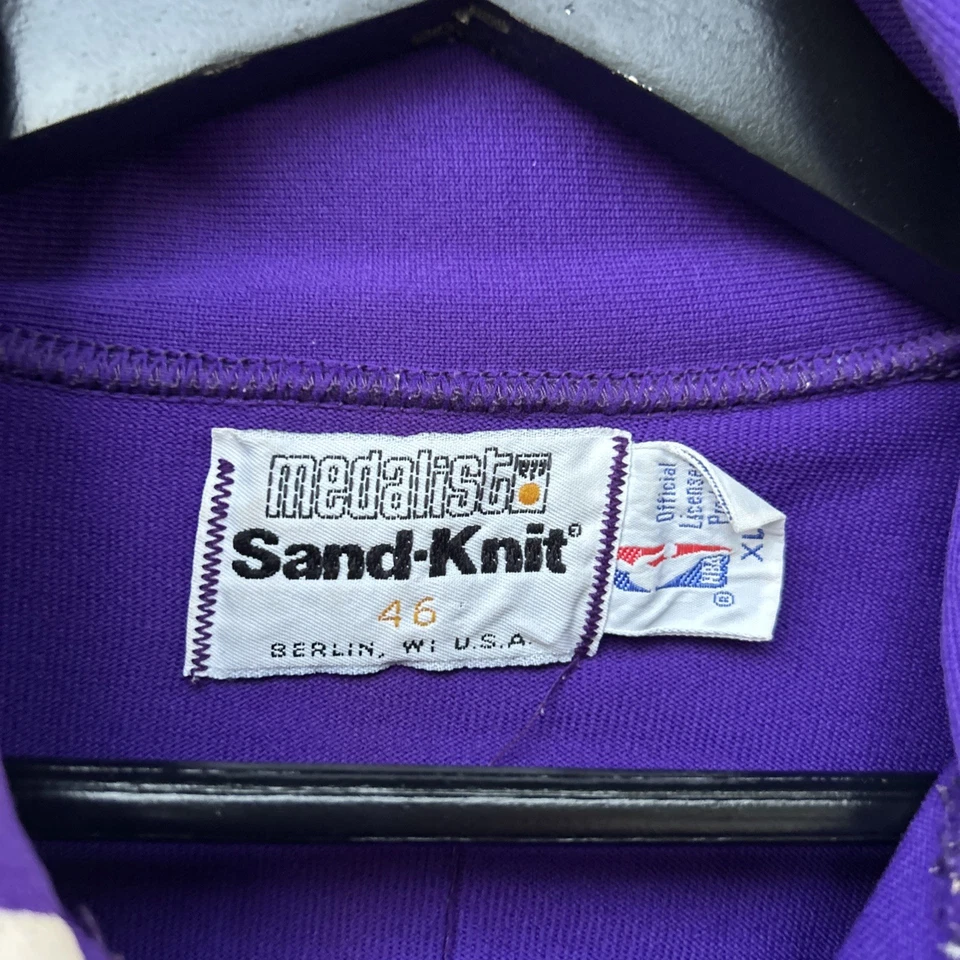 Vintage Los Angeles Lakers Men’s Size 46 Purple 80s Jacket Sand-Knit - Image 3 of 4