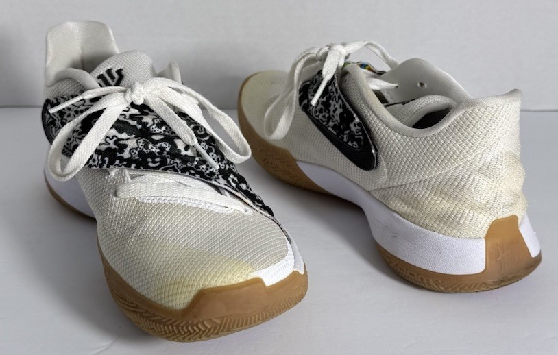 SAOLA Nike Uomo Kyrie A08979 100 Sneakers Basse 1 Basket Bianco Suola in Gomma Taglia 10