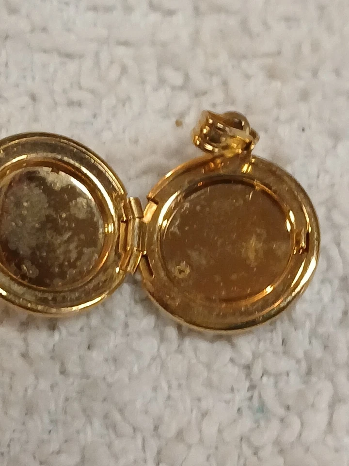 Medallón Shell Foto 3 de 3