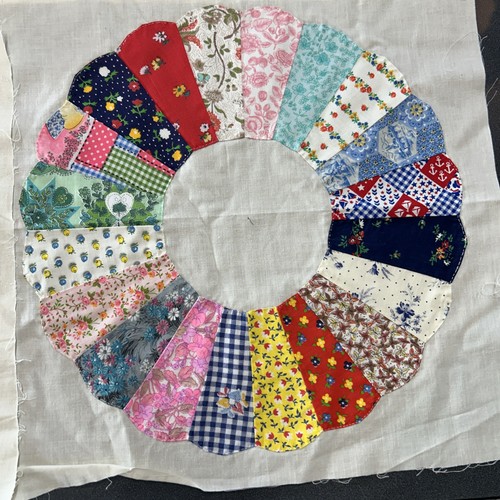 5 Antique Hand Pieced Dresden Plate Quilt Squares Size 15x15" - Picture 3 of 8