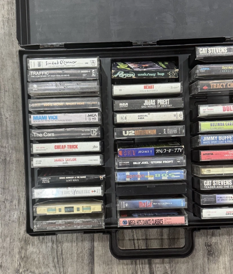 Cassette Tape Lot Of 34 Pop, R&B ,Rock" W/Carrying Case 1970’s 1980's 1990's Foto 2 de 4
