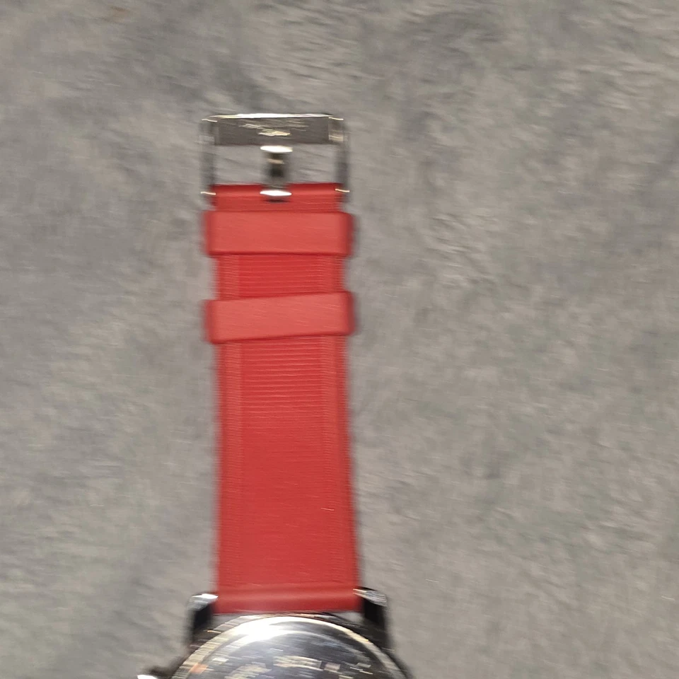 Reloj digital analógico FMD para hombre banda de silicona roja esfera negra 100 pies resistente al agua Foto 4 de 4