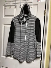 002-010 Tickled Teal Hoodie Women's LS tee Hooded t-shirt S Colorblock gray