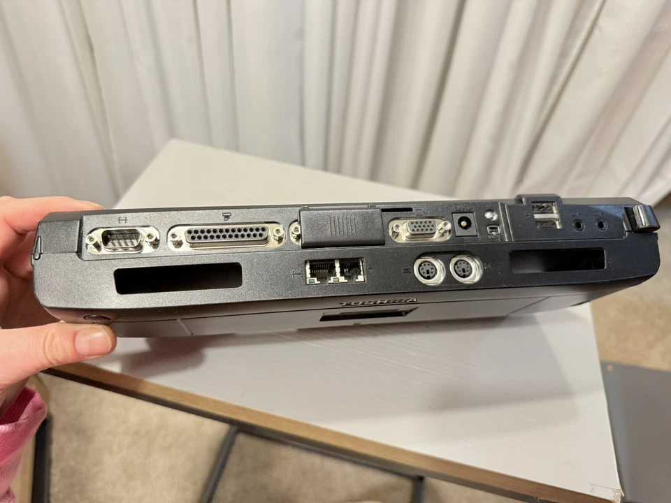 Estación de acoplamiento avanzada para computadora portátil TOSHIBA PA3082U-1 PRP M2 Foto 2 de 4