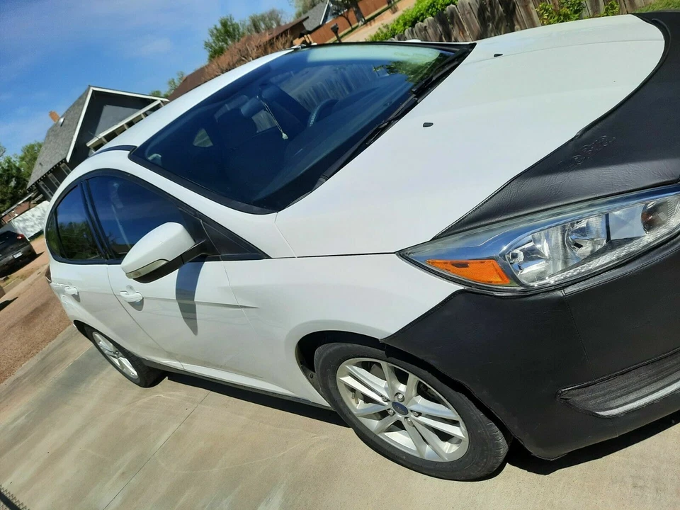 Sujetador con cubierta de máscara frontal Lebra para Ford Focus S, SE, SEL y titanio 2015-2018 Foto 3 de 3