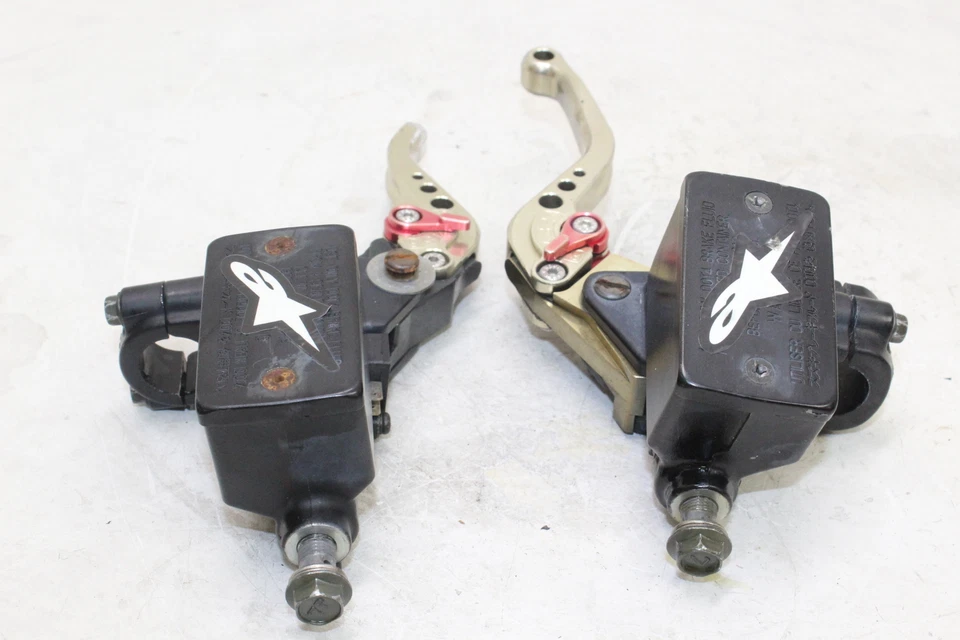 Cilindros maestros de freno delantero Suzuki Bandit GSF1200 2001-05 con par de palancas OEM Foto 4 de 4