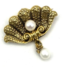 14K Gold Freshwater Cultured Pearl Stylized Clam Sea Shell Pendant Brooch
