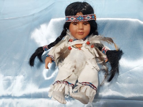 VINTAGE CATHAY COLLECTION PORCELAIN 7" NATIVE AMERICAN DOLL - SITTING POSITION - Picture 6 of 19