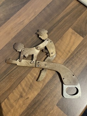 Vintage beweglicher französischer Erotik Bakelit / Kunststoff Flaschenöffner sehr frech!