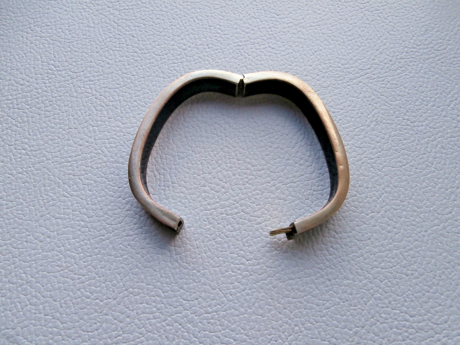 Pretty vintage hinged rectangular floral black cl… - image 2