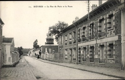 Ak Bièvres Essonne, Rue de Paris et la Poste - 2634756