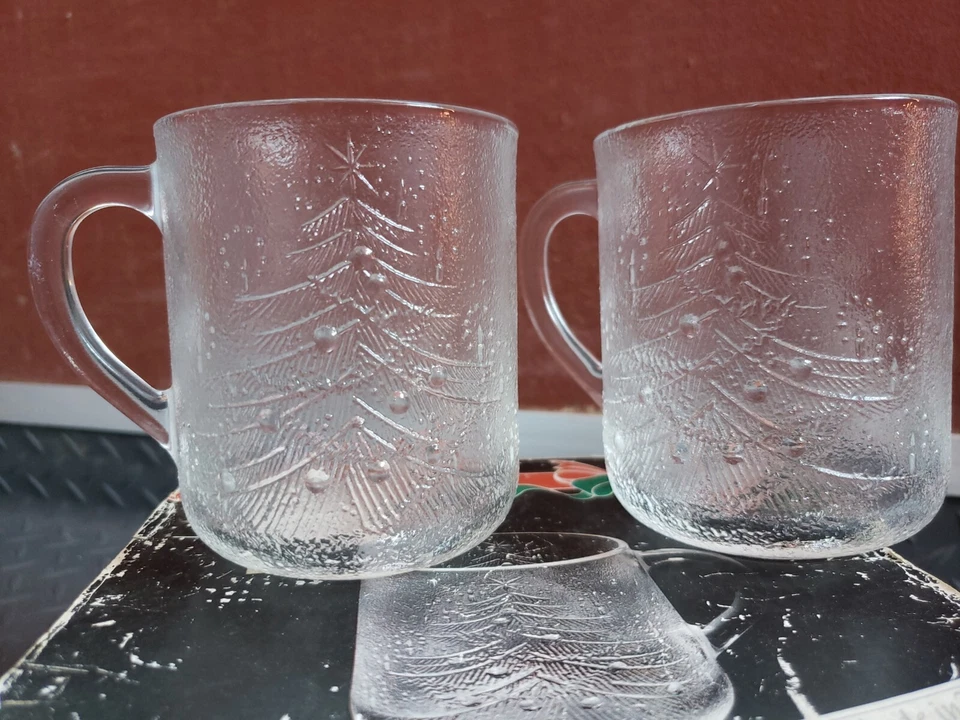 Juego de 4 tazas de Navidad Duralex vintage #3510 hechas en Francia caja original usada Foto 2 de 4