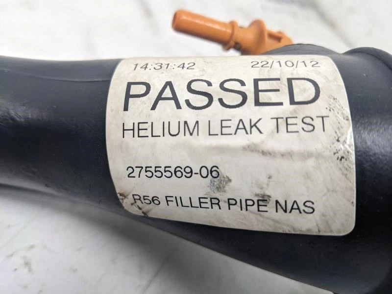 Tubo de cuello de llenado de combustible Mini Cooper 2007-2015 2755569 OEM Foto 4 de 4