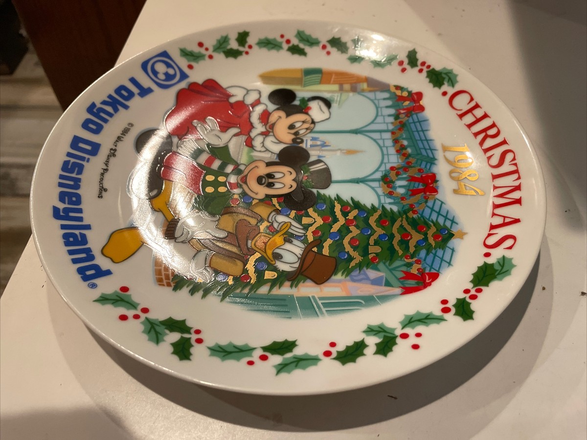 Tokyo Disneyland TDL Christmas Holiday Plate Mickey Minnie Donald
