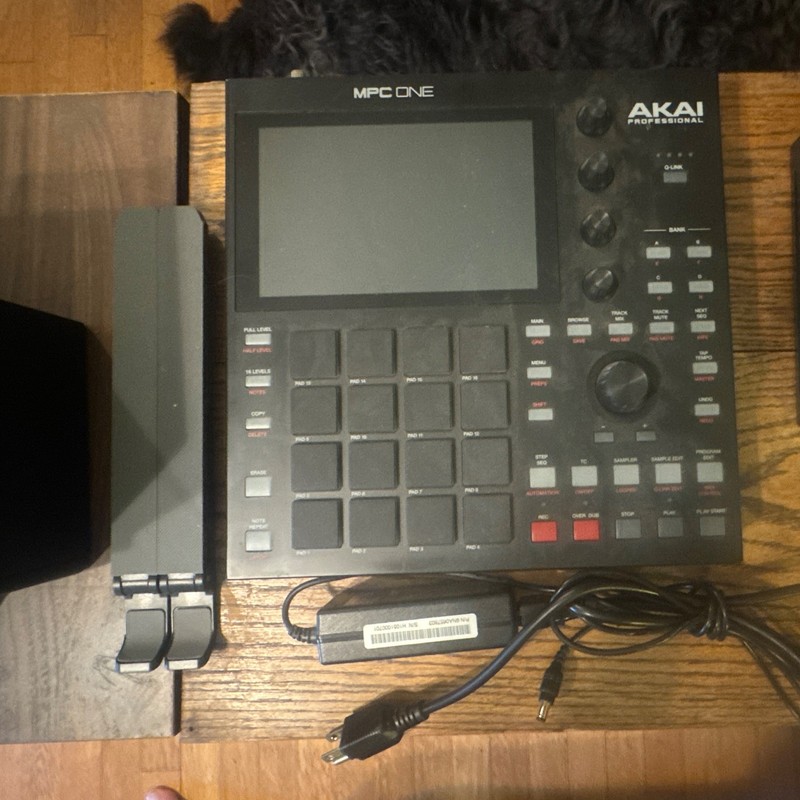 Akai MPC One, MPK Mini KB, CR3  Powered Monitors