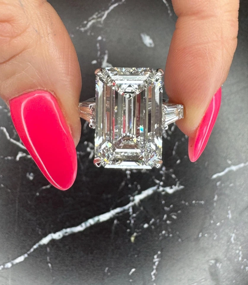 BIGGEST 16 Carat Total Weight IGI Certified F Color VVS2 Emerald Cut Lab Ring - Image 2 of 4