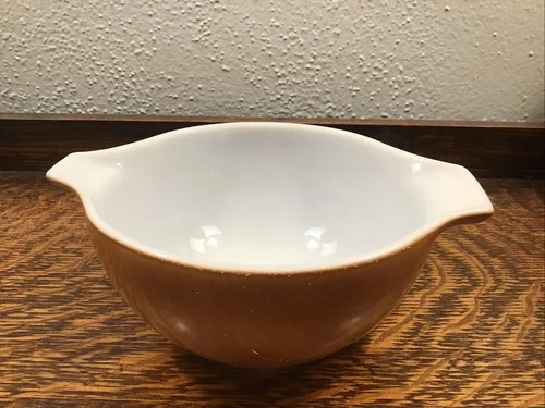 Vintage Pyrex Town & Country 441 Brown Cinderella Bowl 1-1/2 Pint Excellent