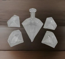 The Wine Savant Diamond Whiskey / Wine Decanter Great Gift 750ml  W/ 4 Diamonds
