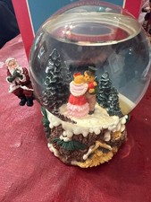 Vintage 1977 Christmas Musical Resin Snowglobe Studio 5 D-5956 6” Tall Anthropom