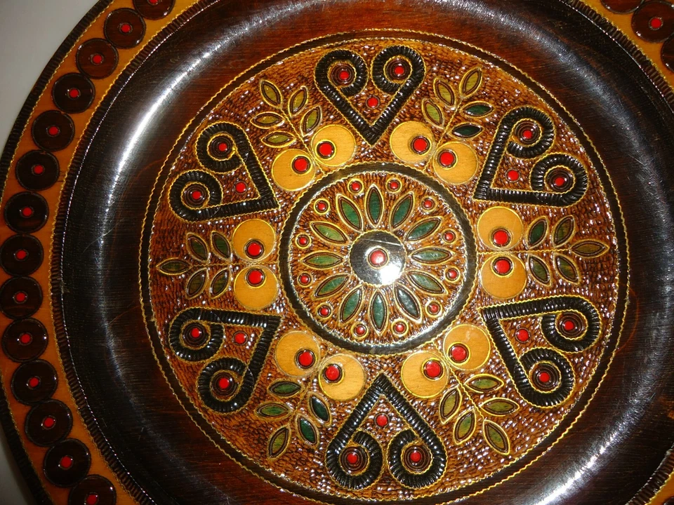 antiguo plato de madera tallada decoración de pared. hecho a mano estilo cloisonne color. Foto 2 de 4