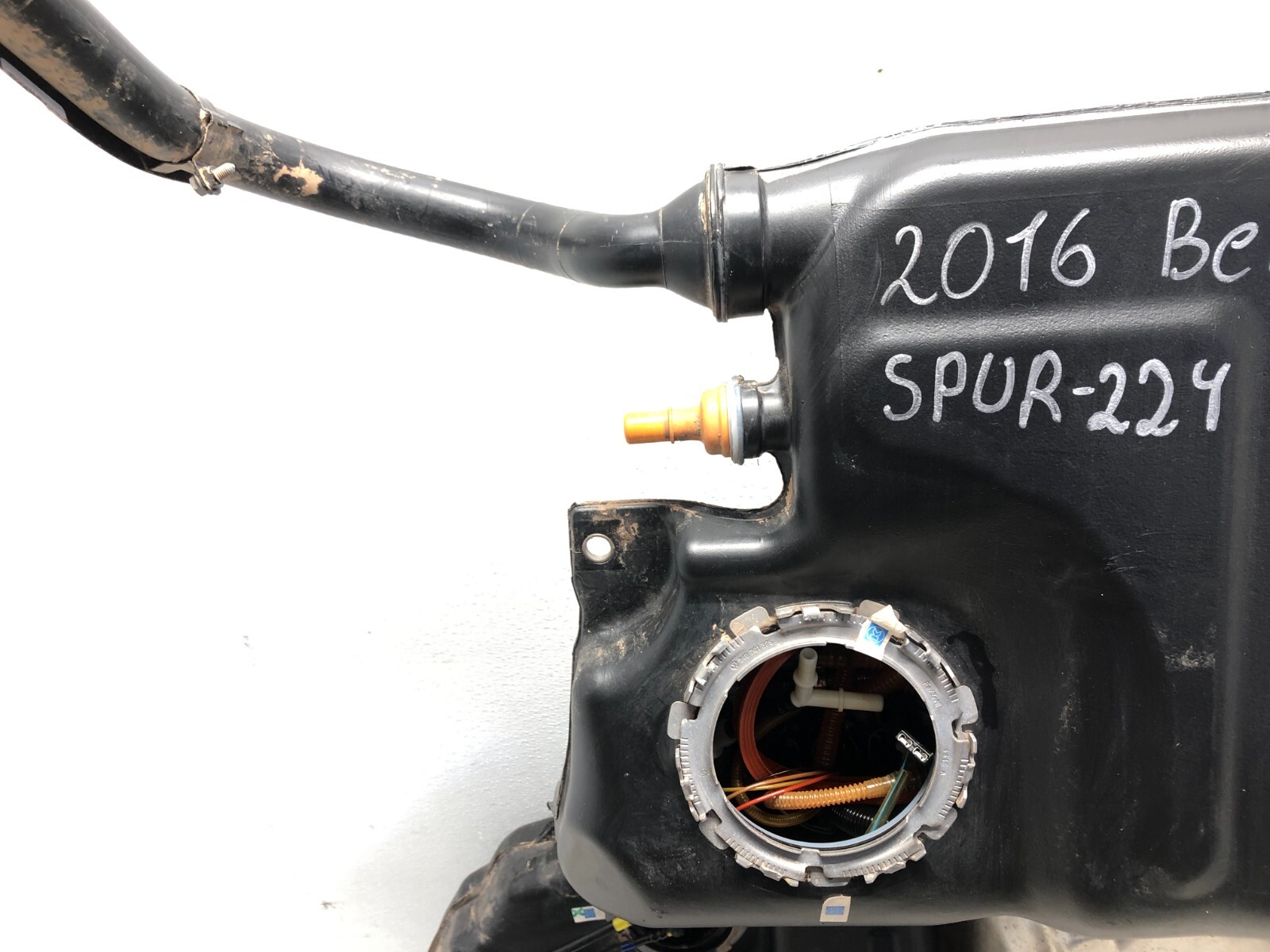2014-2018 BENTLEY FLYING SPUR FUEL TANK GAS TANK RESERVOIR W/ FILLER NECK OEM.