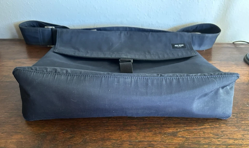 Bolso técnico plegable de nailon azul marino Jack Spade Foto 4 de 4