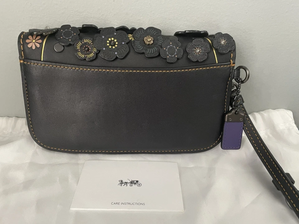 Muñequera sin asas floral Coach 1941 Tea Rose Dinky cuero negro/púrpura ~ flores Foto 4 de 4