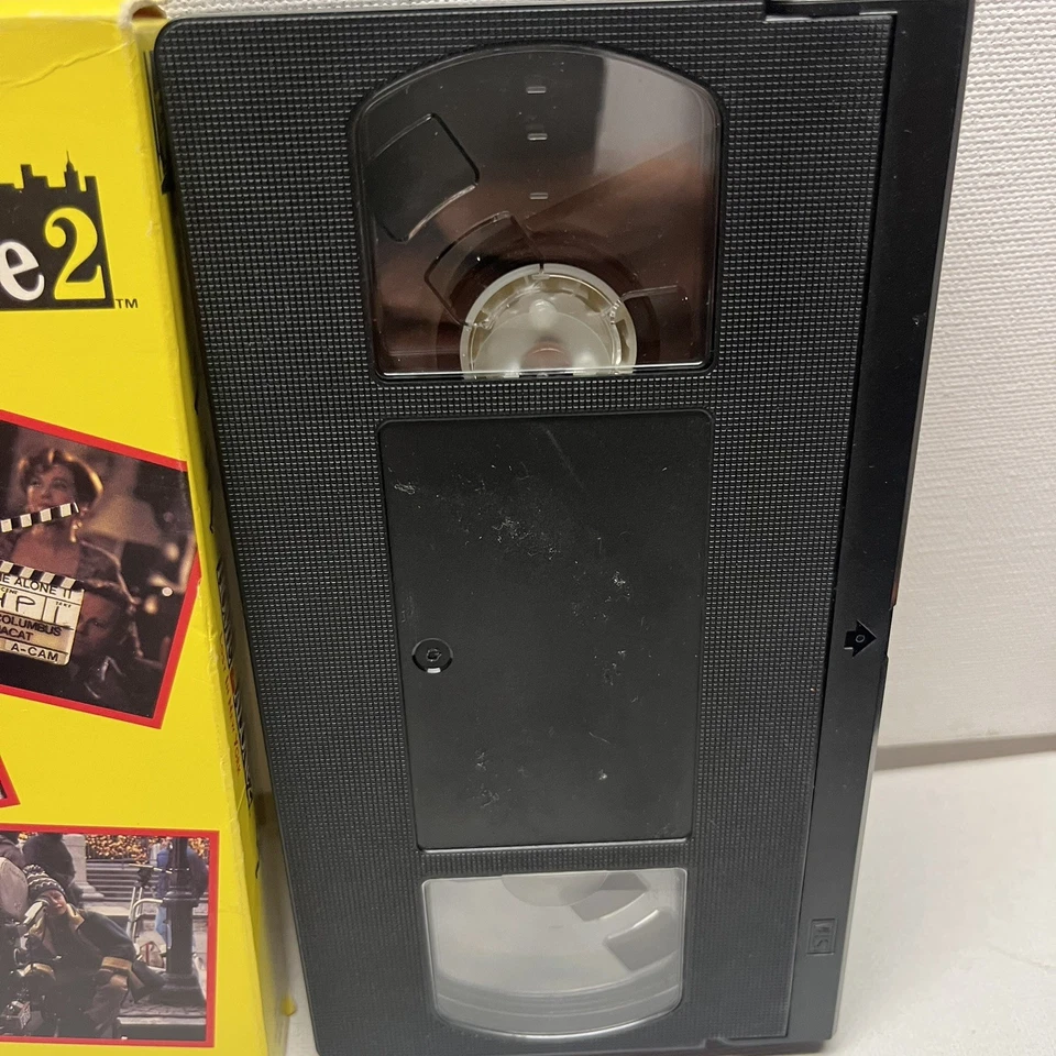 HOME ALONE 2 LOST IN NEW YORK BEHIND THE SCENES 1992 LA GEAR PROMOTION VHS V15 - Image 3 of 4