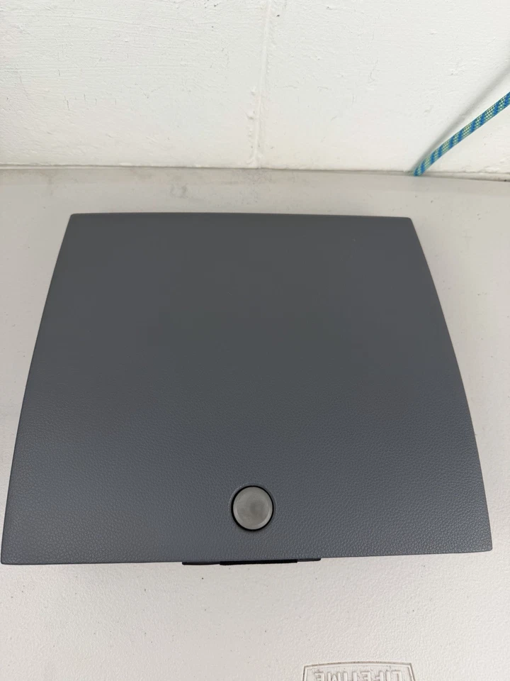 G1X-5413549 05-07 Ford Five Hundred Mercury Montego tablero guantera cubby gris Foto 4 de 4