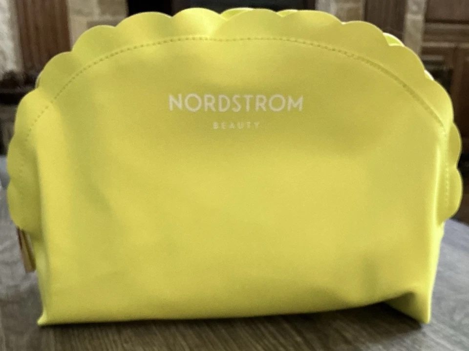 Bolso de belleza/cosméticos amarillo brillante Nordstrom con muestras YSL Lancôme JChoo  Foto 2 de 4