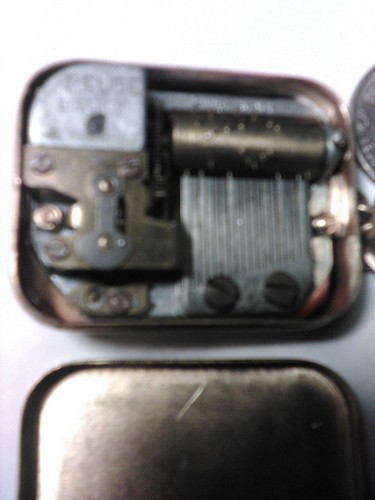 REUGE STE- CROIX WHINEUP MUSIC SOUND BOX.NOVELTY KEY CHAIN MADE IN SWITZERLAND . - Picture 8 of 9
